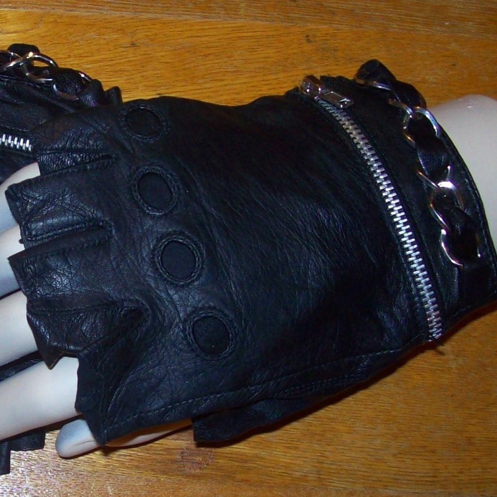 Men's leather driving gloves